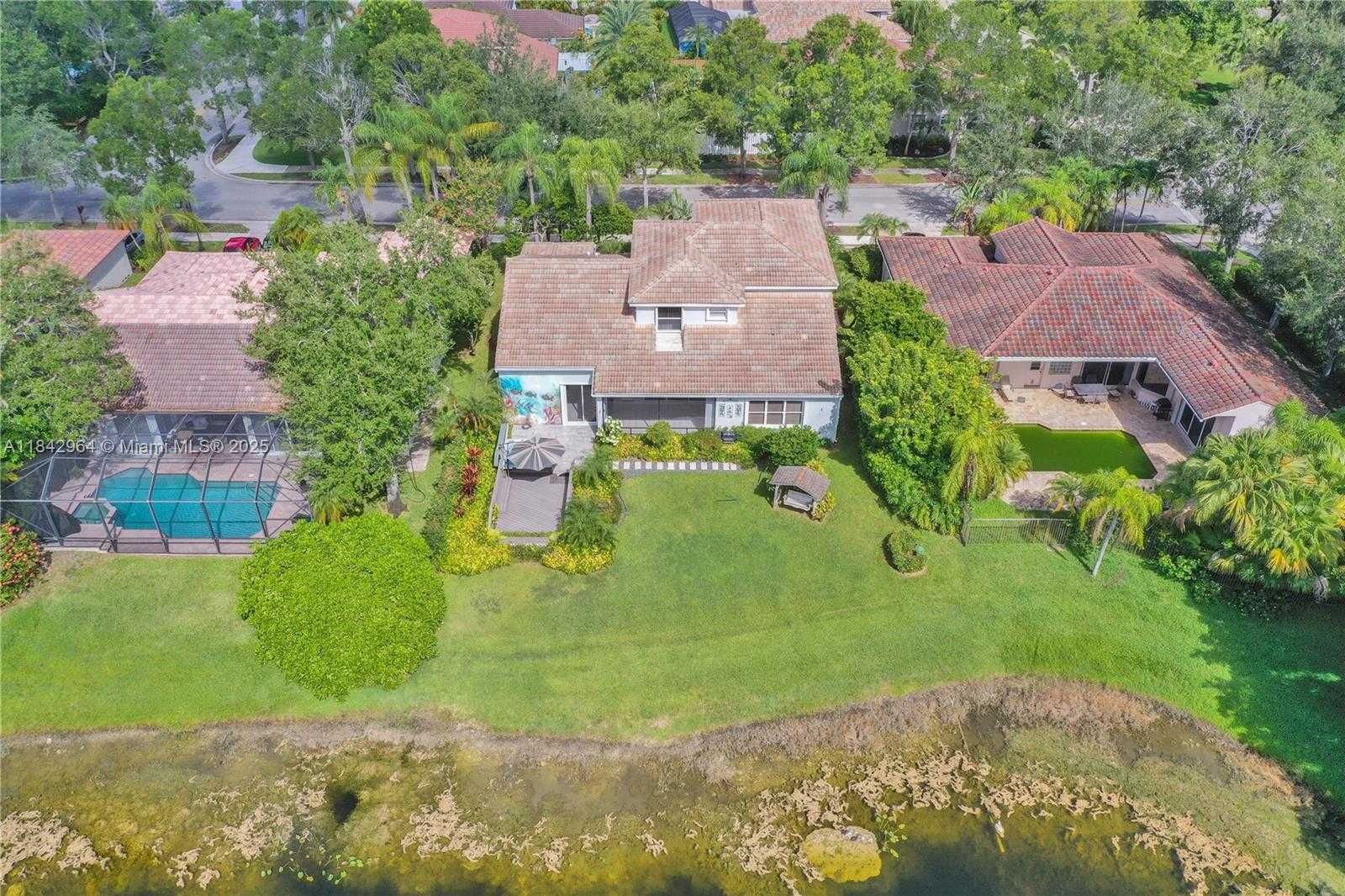 Small Image of 260 MONTCLAIRE DR, Weston Number 43