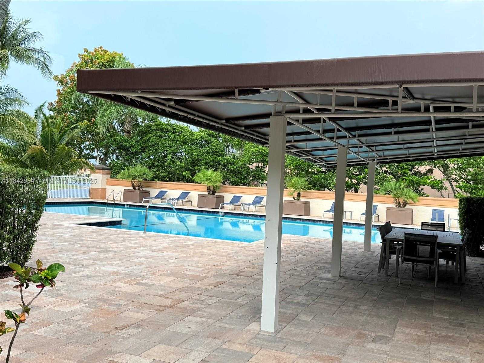Small Image of 260 MONTCLAIRE DR, Weston Number 44