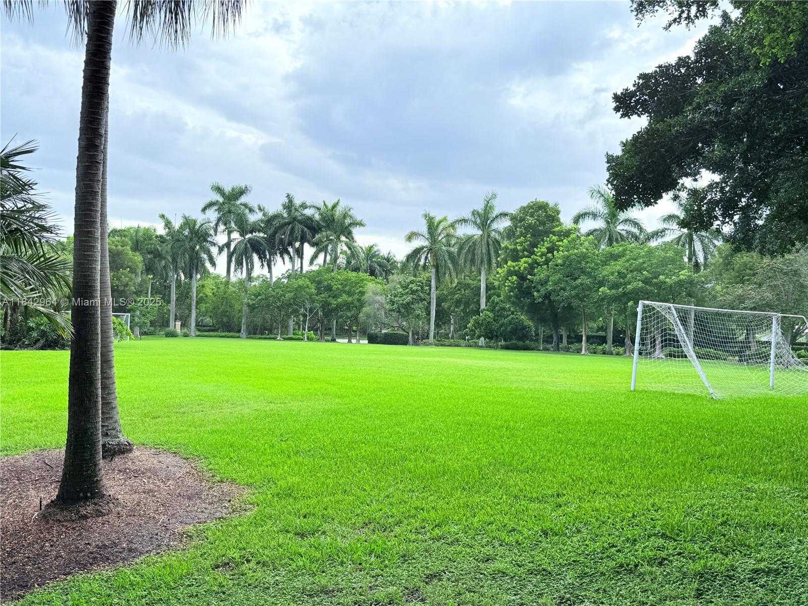 Small Image of 260 MONTCLAIRE DR, Weston Number 48