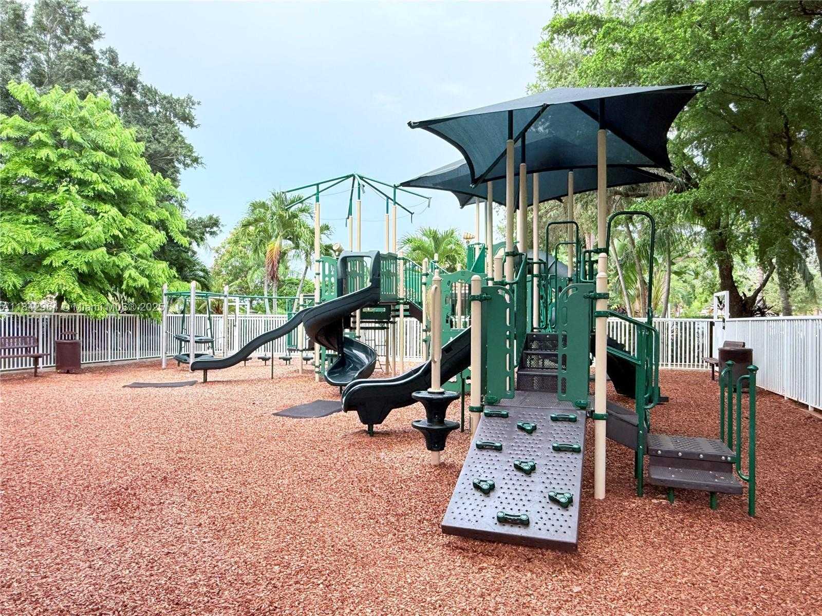 Small Image of 260 MONTCLAIRE DR, Weston Number 49