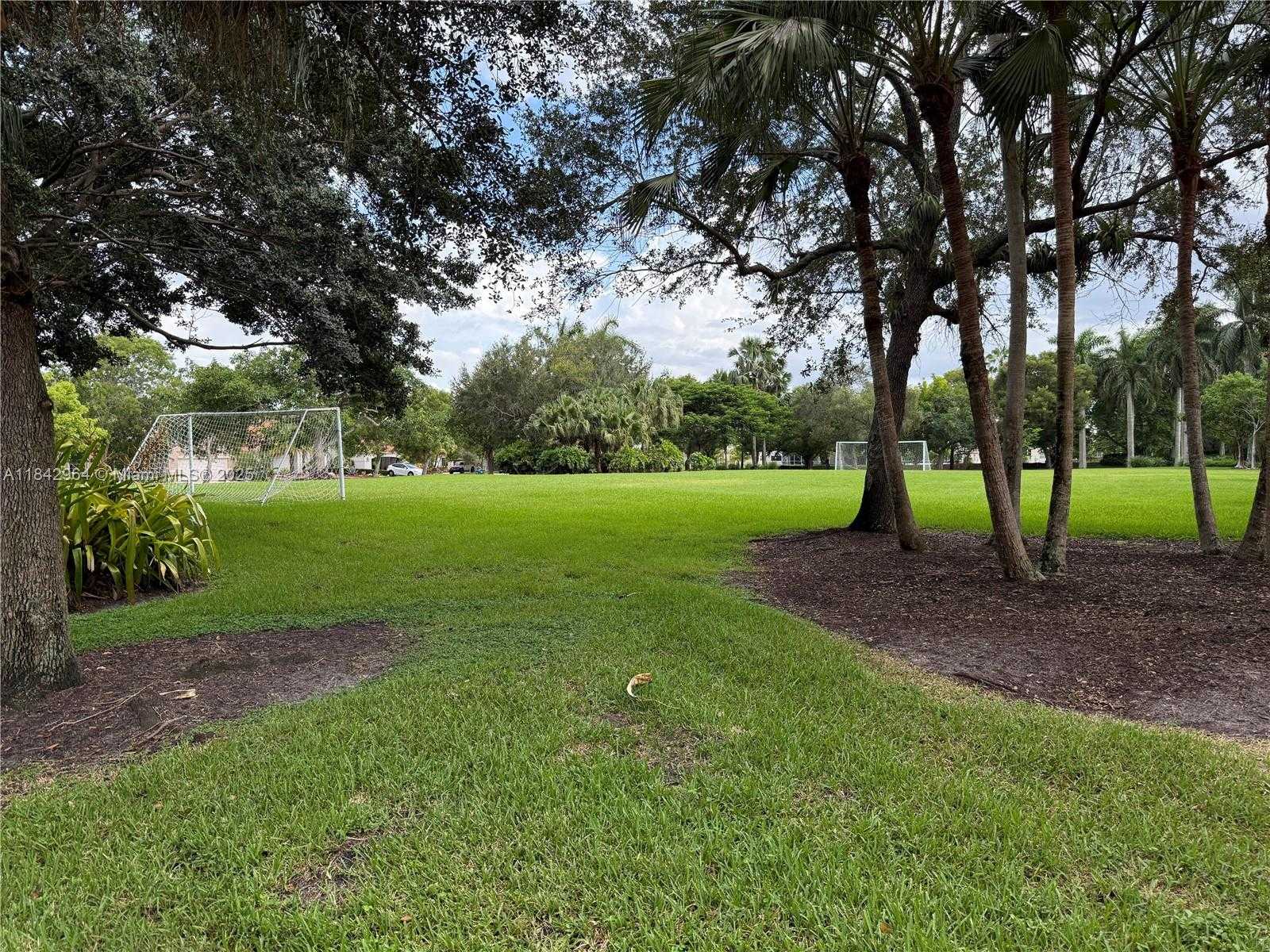 Small Image of 260 MONTCLAIRE DR, Weston Number 50