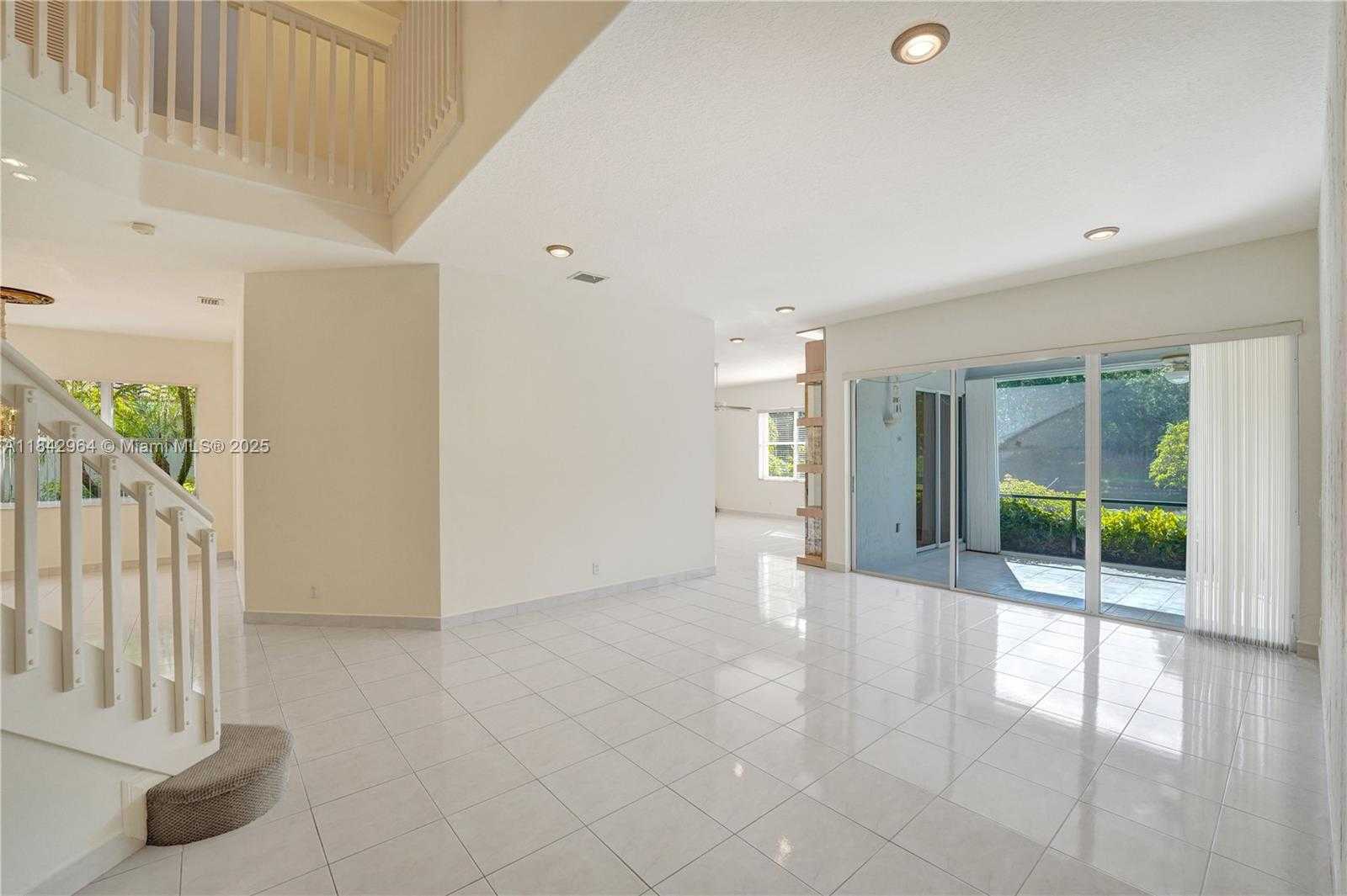 Small Image of 260 MONTCLAIRE DR, Weston Number 9