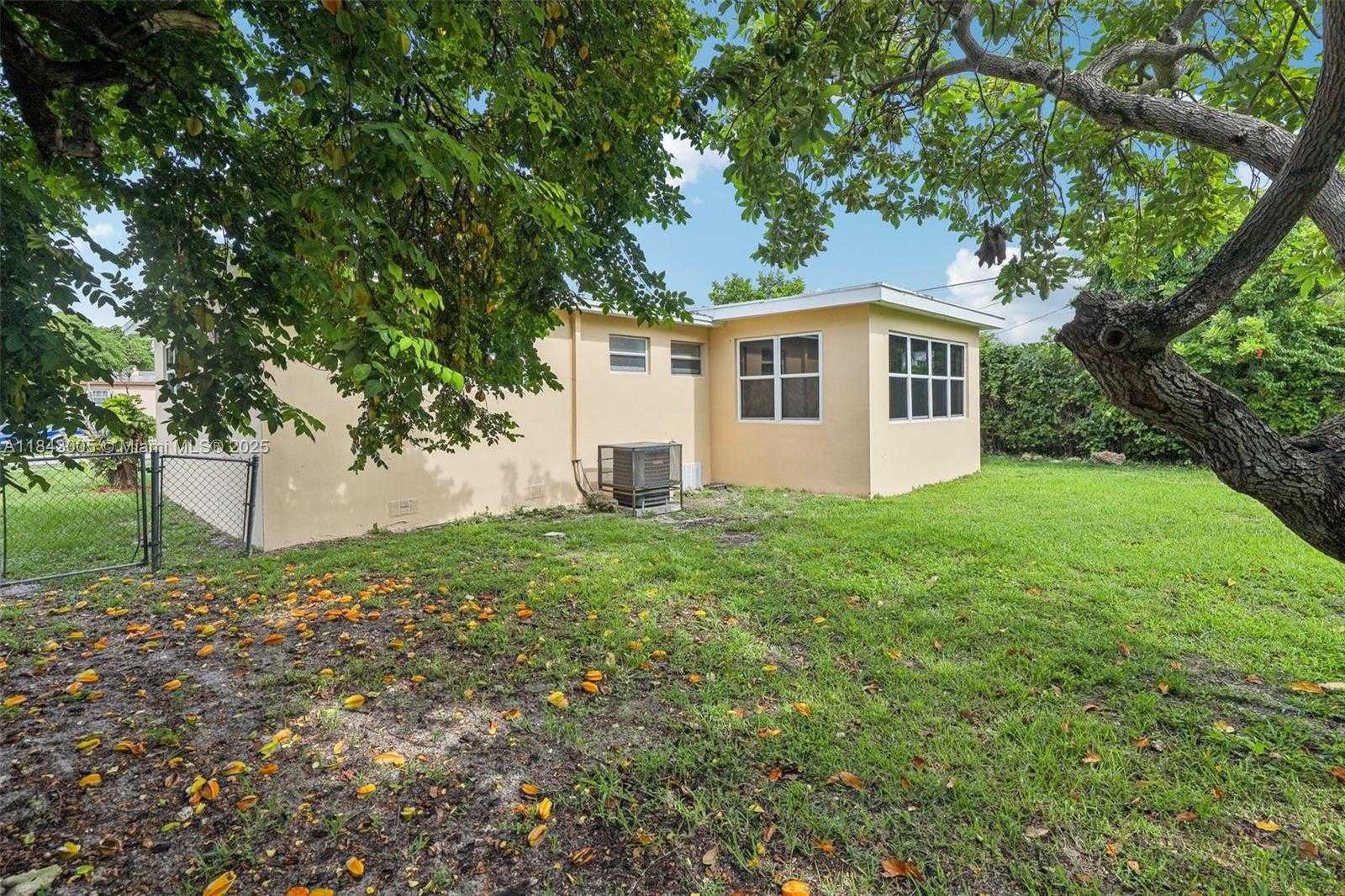 Small Image of 18025 NORTH WEST 6TH AVE, Miami Gardens Number 40