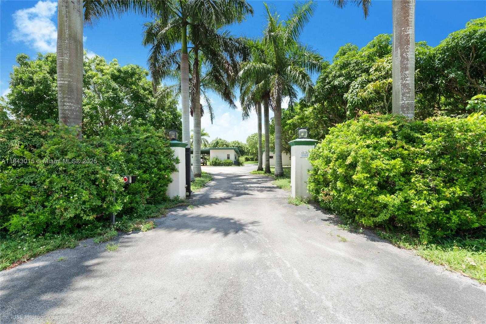 Small Image of 8000 SOUTH WEST 184TH ST, Cutler Bay Number 4