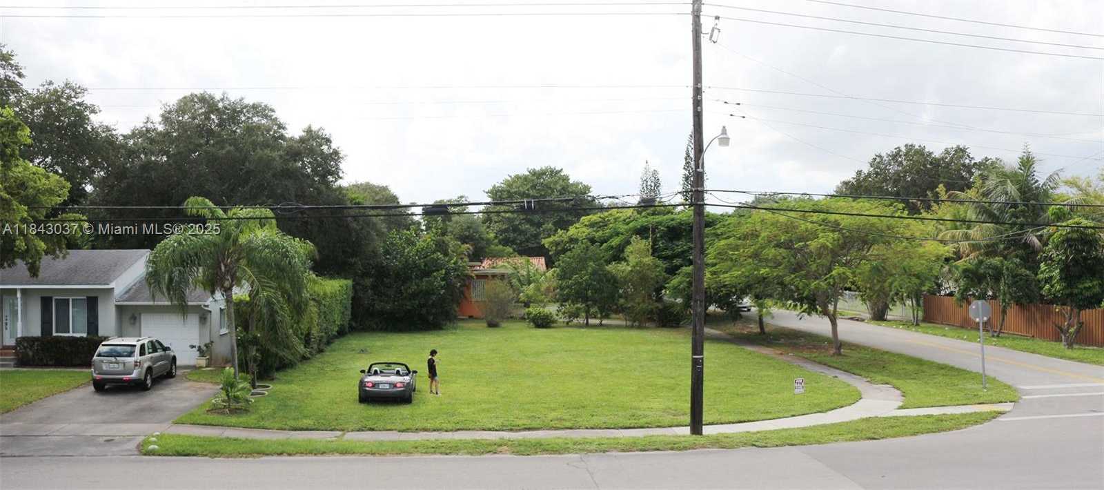 Small Image of 12790 NE 10 AVE, North Miami Number 2