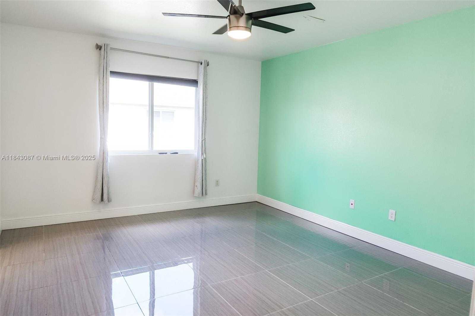 Small Image of 21416 NORTH WEST 13TH PL, Miami Gardens Number 11