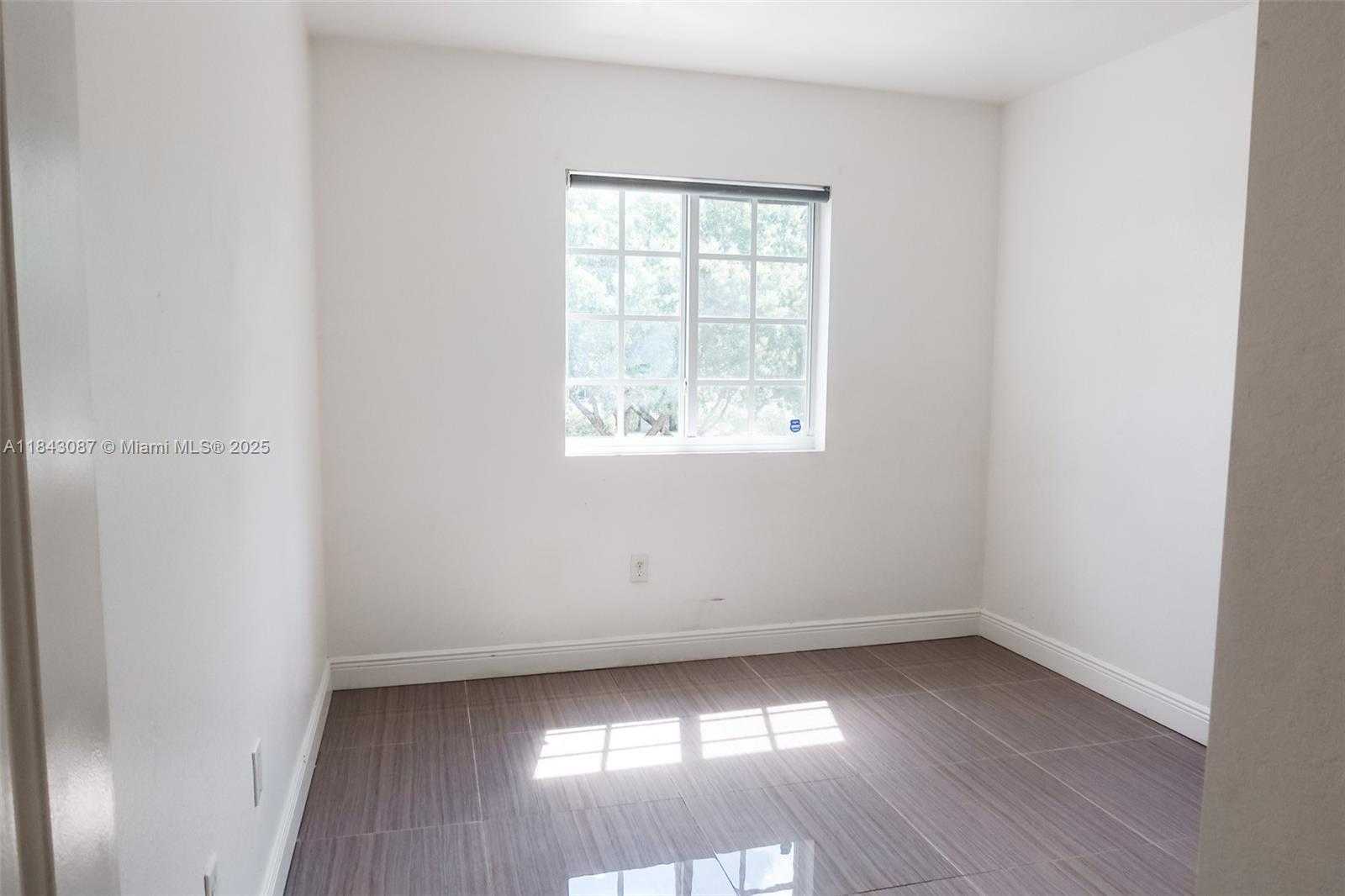 Small Image of 21416 NORTH WEST 13TH PL, Miami Gardens Number 14