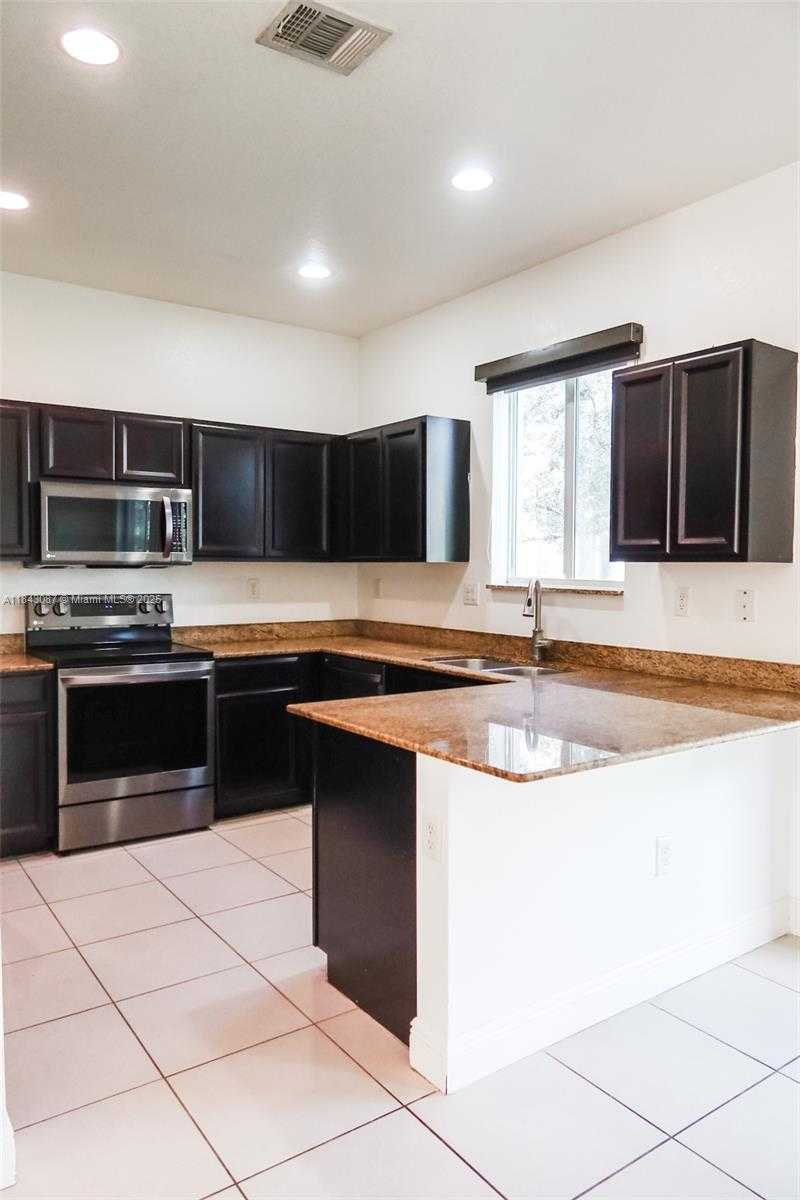 Small Image of 21416 NORTH WEST 13TH PL, Miami Gardens Number 2