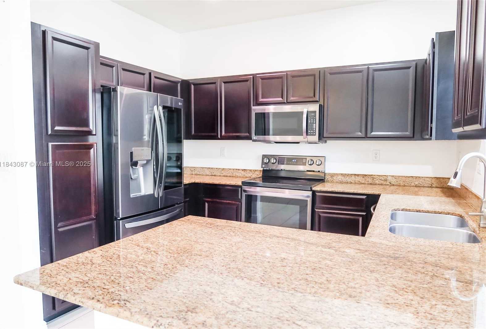Small Image of 21416 NORTH WEST 13TH PL, Miami Gardens Number 3