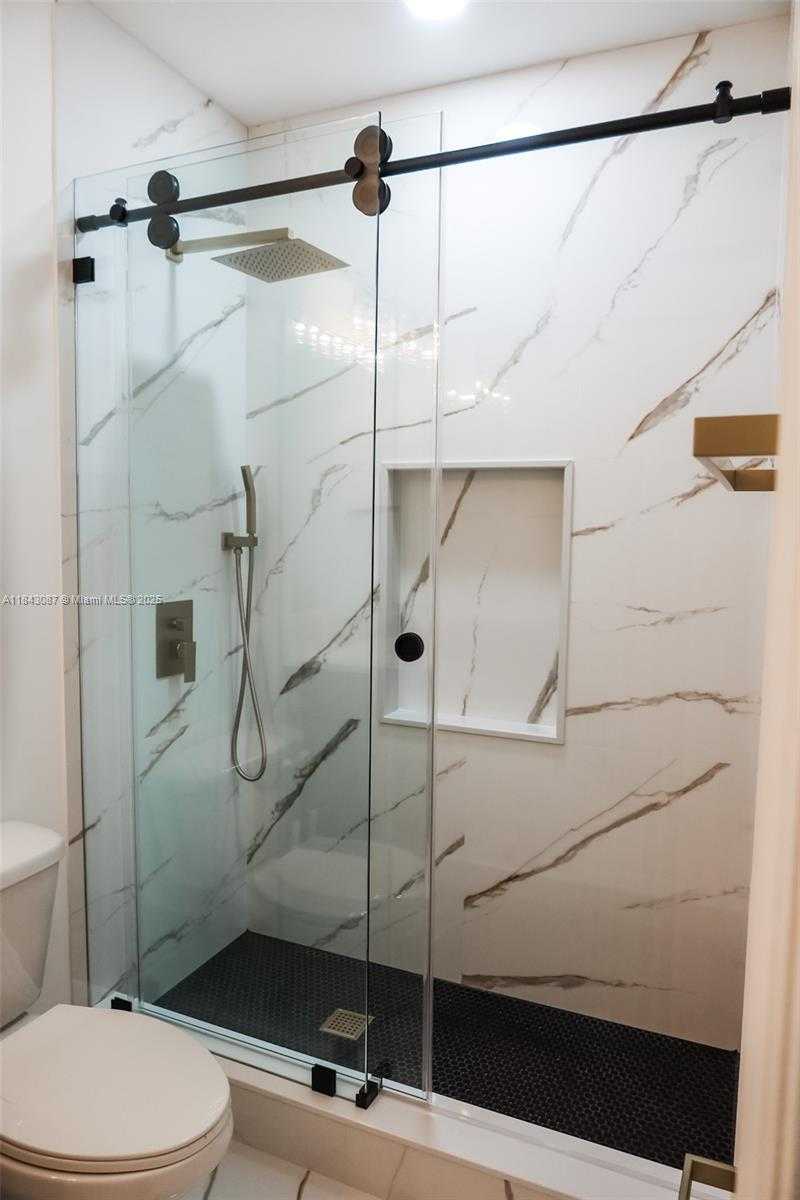 Small Image of 21416 NORTH WEST 13TH PL, Miami Gardens Number 8