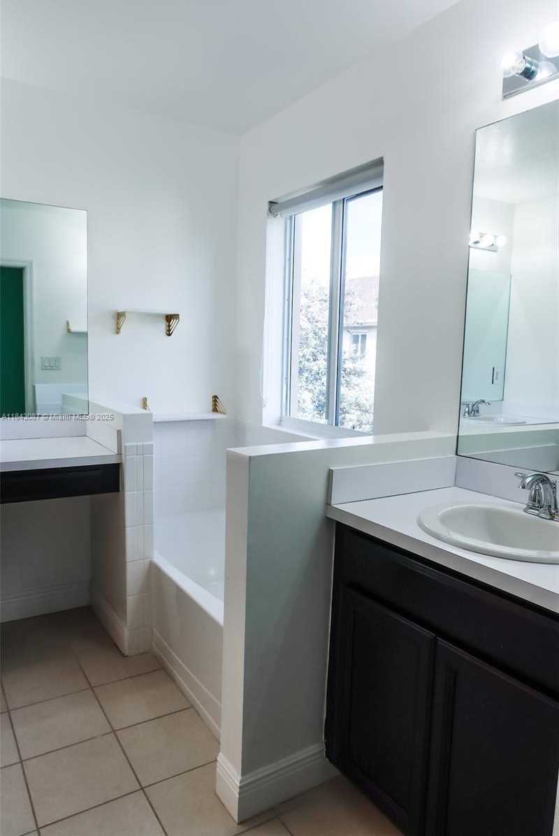 Small Image of 21416 NORTH WEST 13TH PL, Miami Gardens Number 9