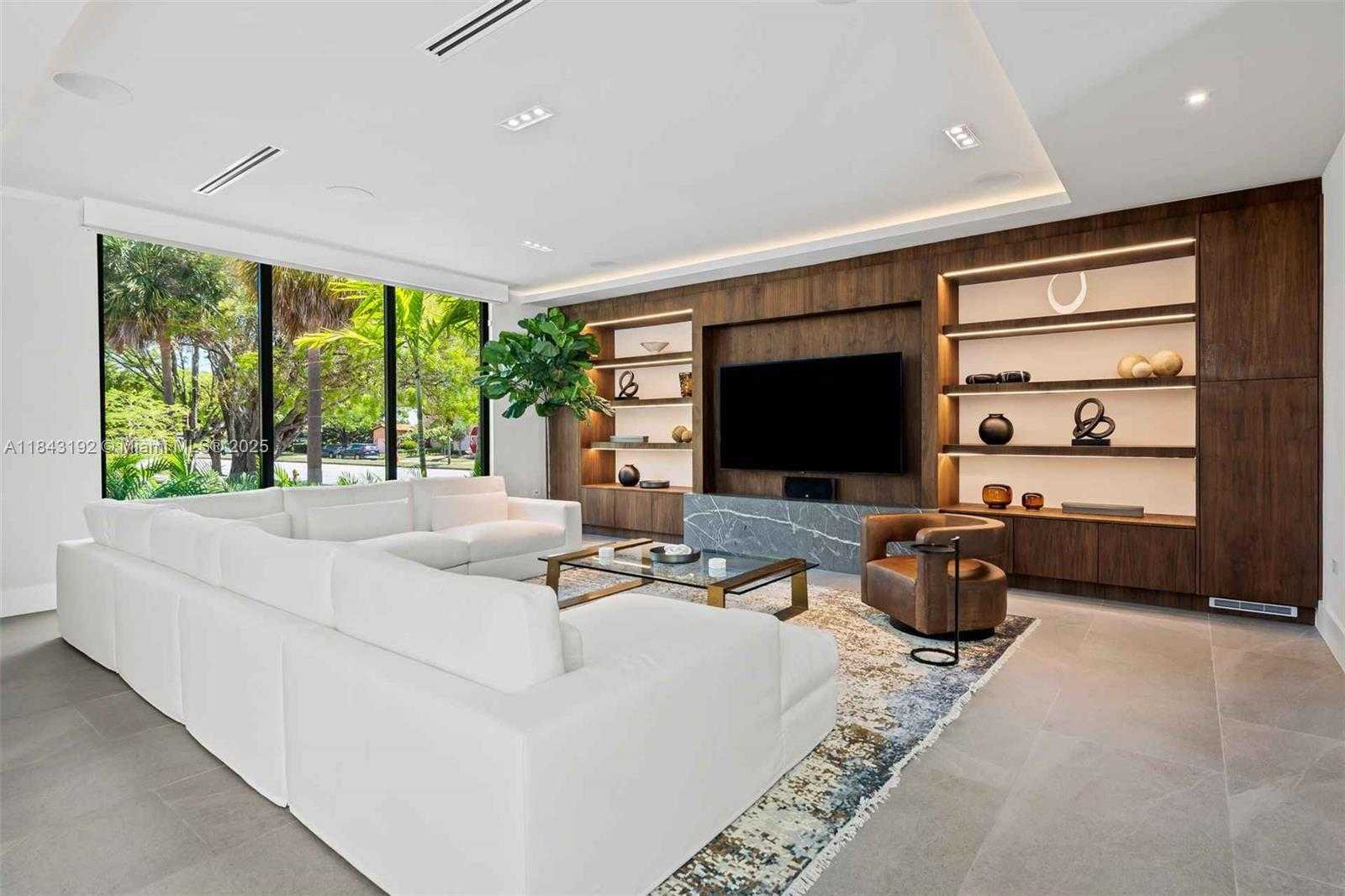 Small Image of 5288 ALTON RD, Miami Beach Number 3