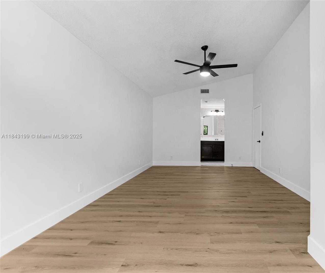 Small Image of 605 LAUREL WAY, North Lauderdale Number 12