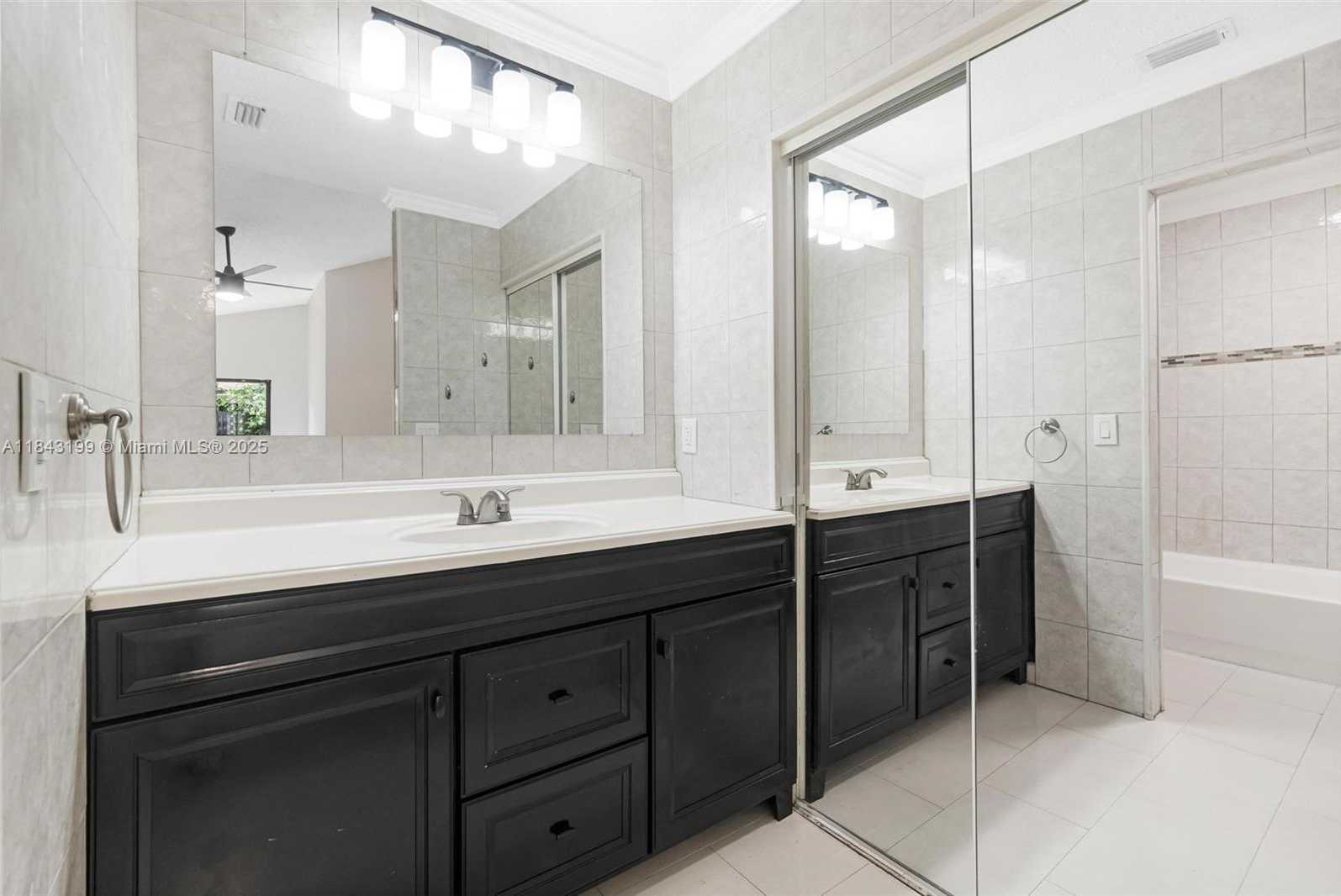 Small Image of 605 LAUREL WAY, North Lauderdale Number 18