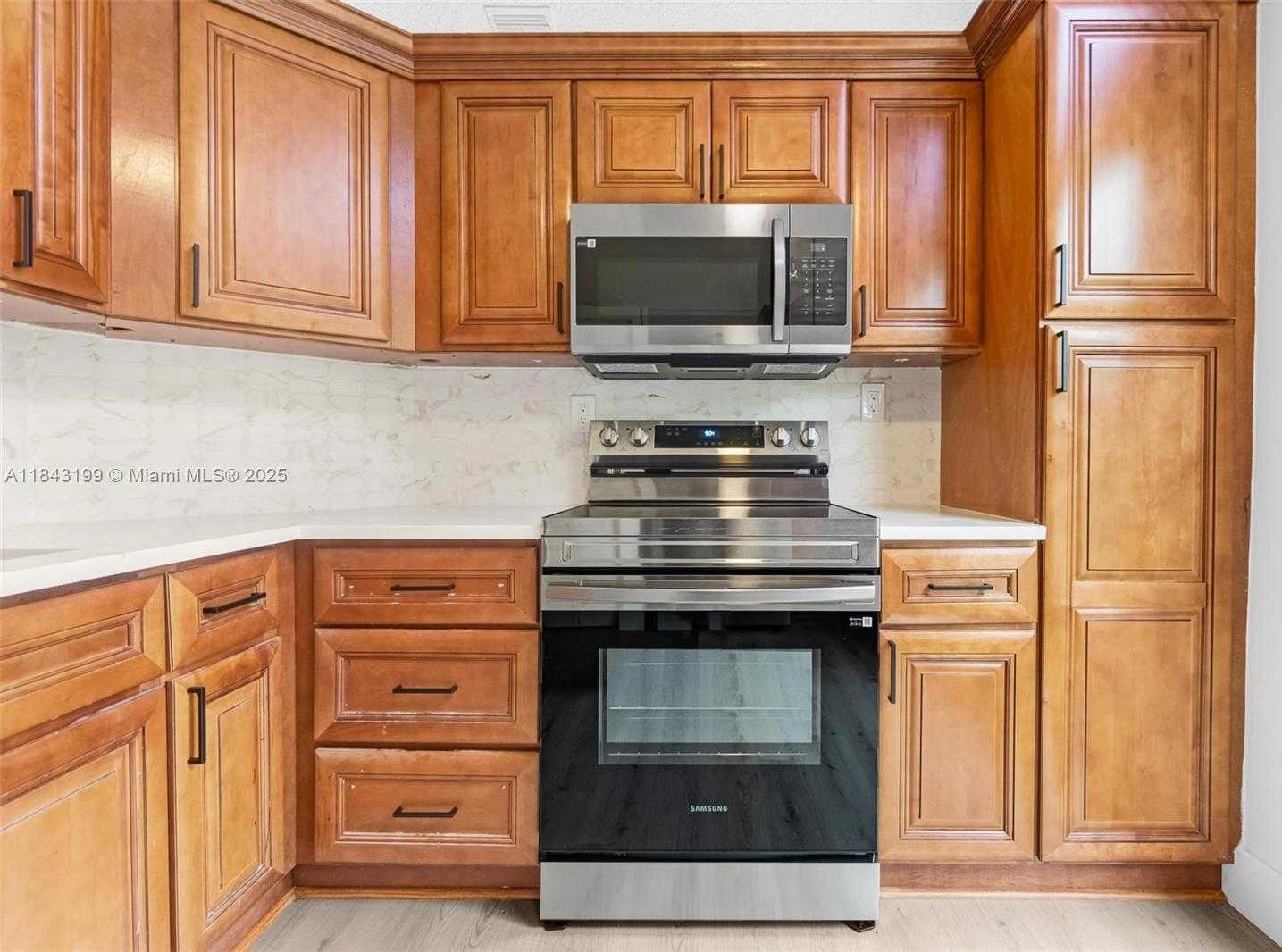 Small Image of 605 LAUREL WAY, North Lauderdale Number 2