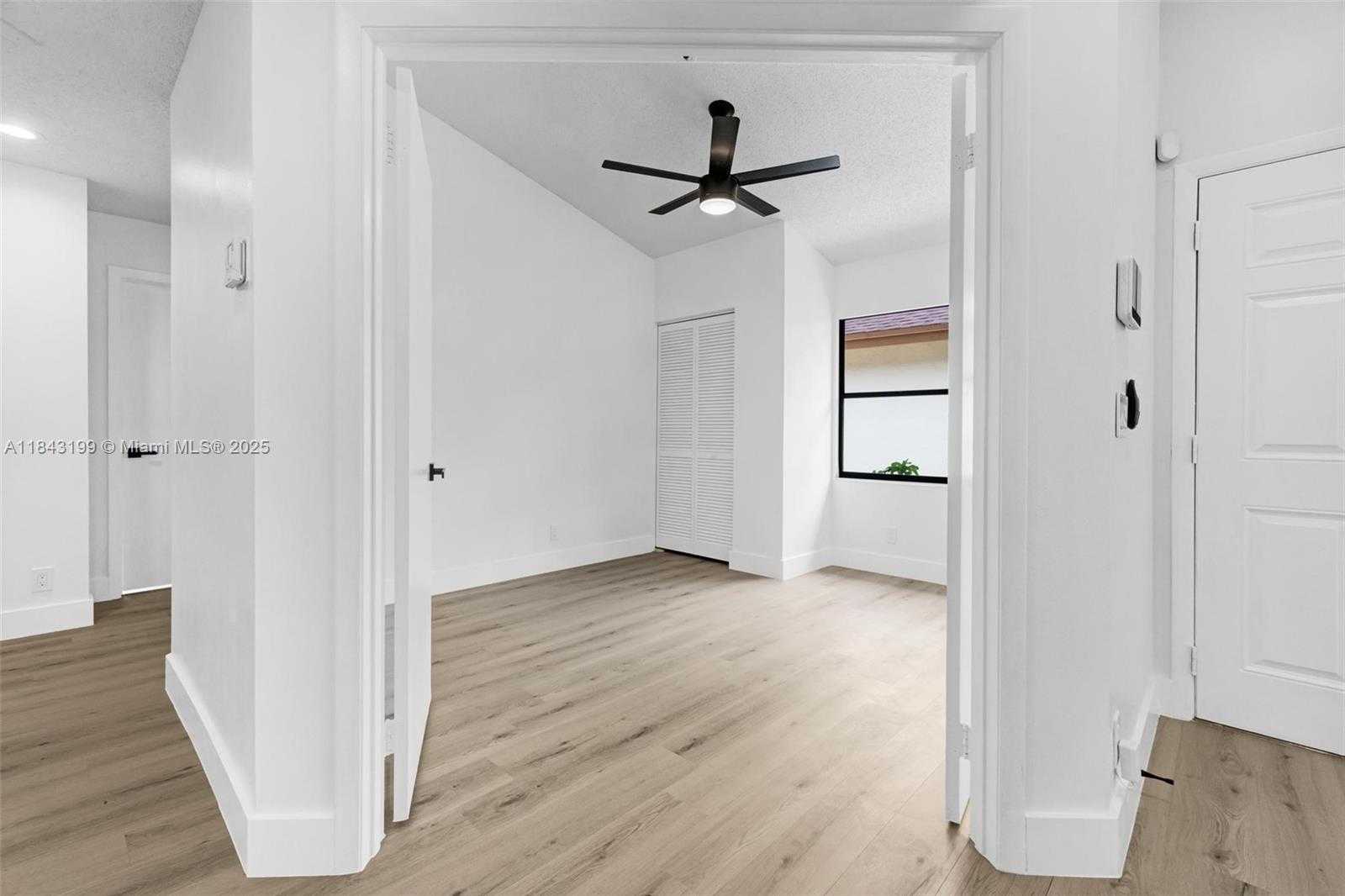 Small Image of 605 LAUREL WAY, North Lauderdale Number 22
