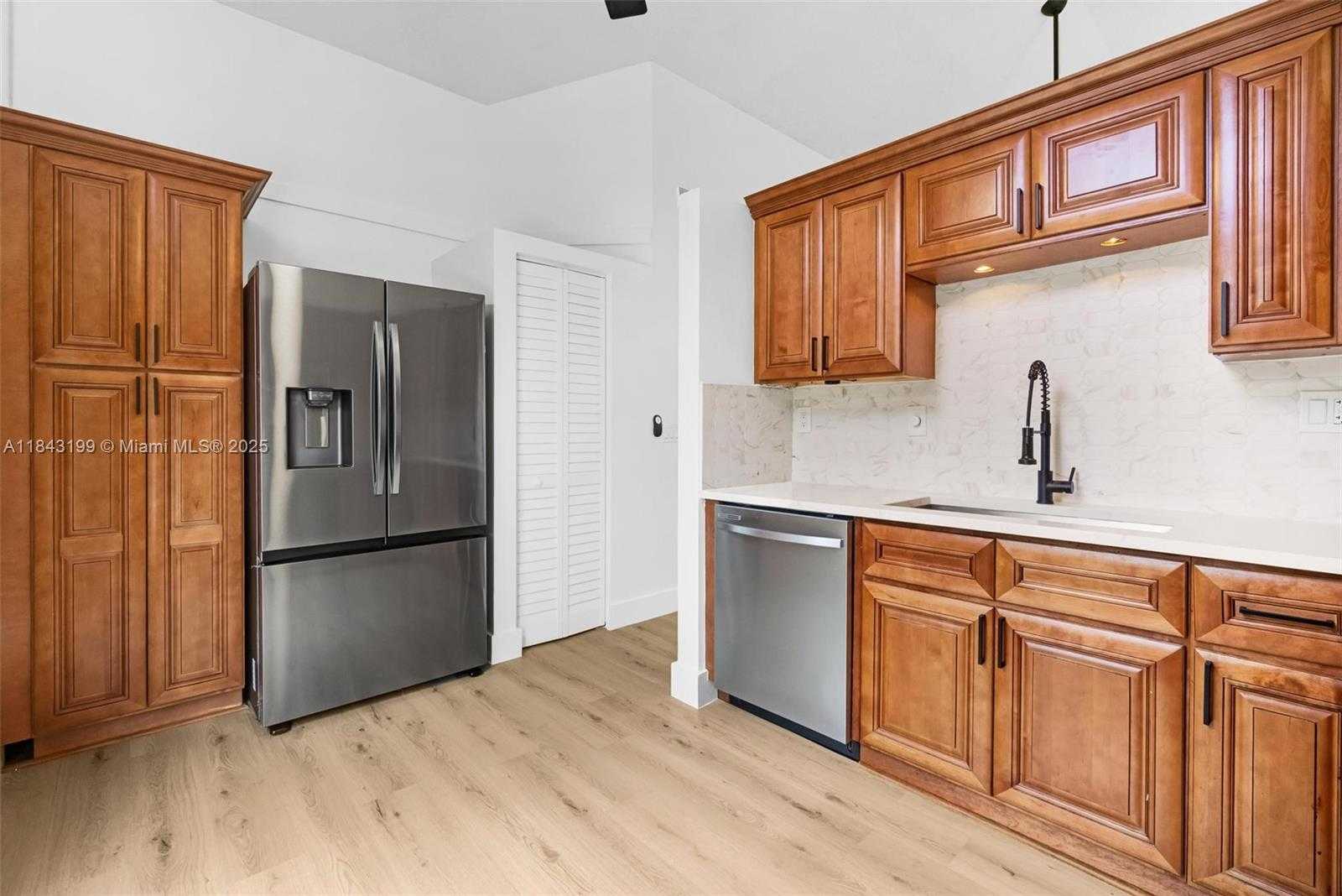 Small Image of 605 LAUREL WAY, North Lauderdale Number 3