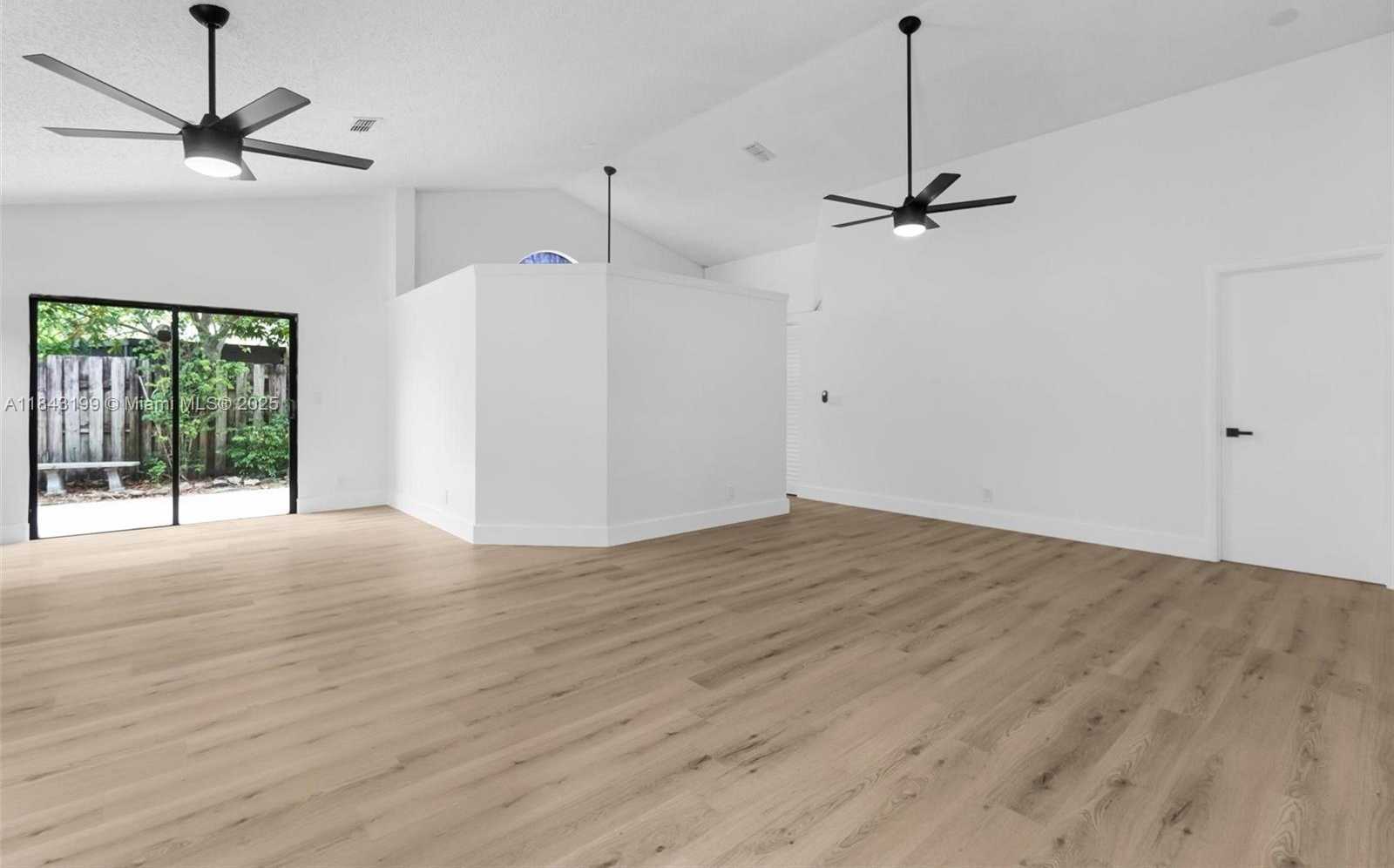 Small Image of 605 LAUREL WAY, North Lauderdale Number 8