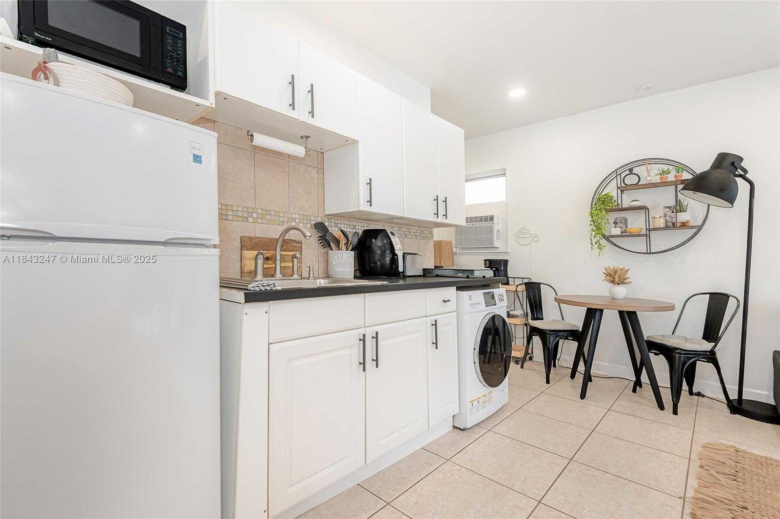 Small Image of 2506 HARDING ST, Hollywood Number 15