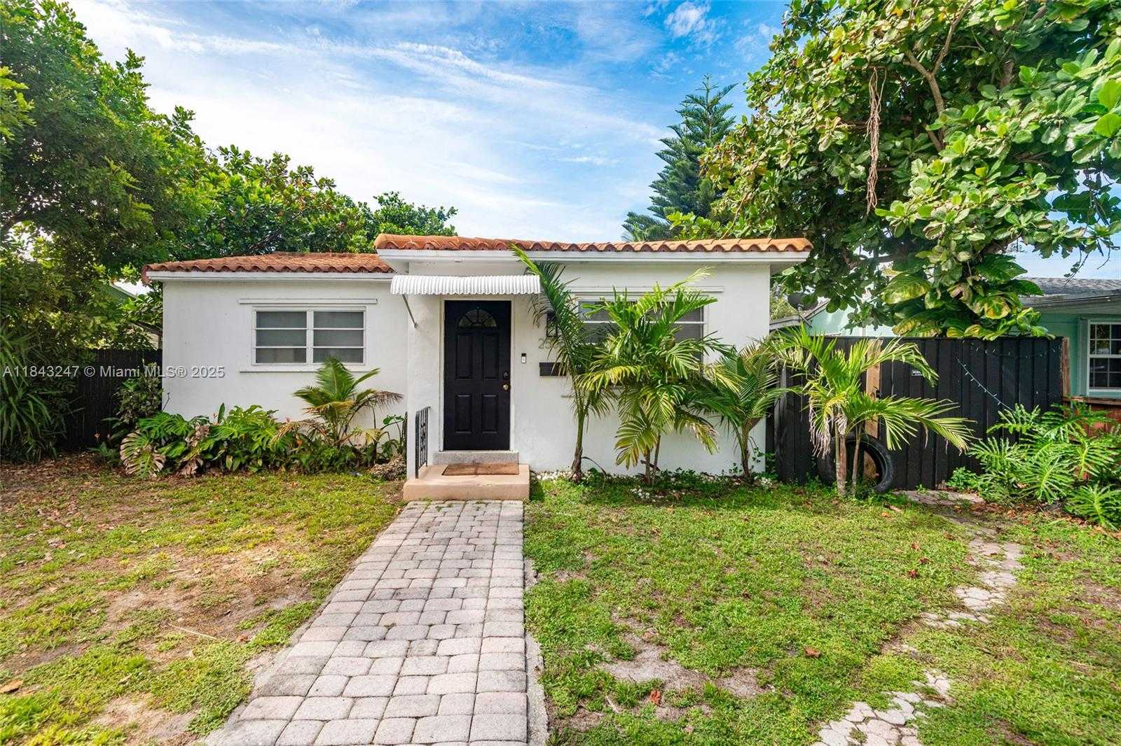 Small Image of 2506 HARDING ST, Hollywood Number 2