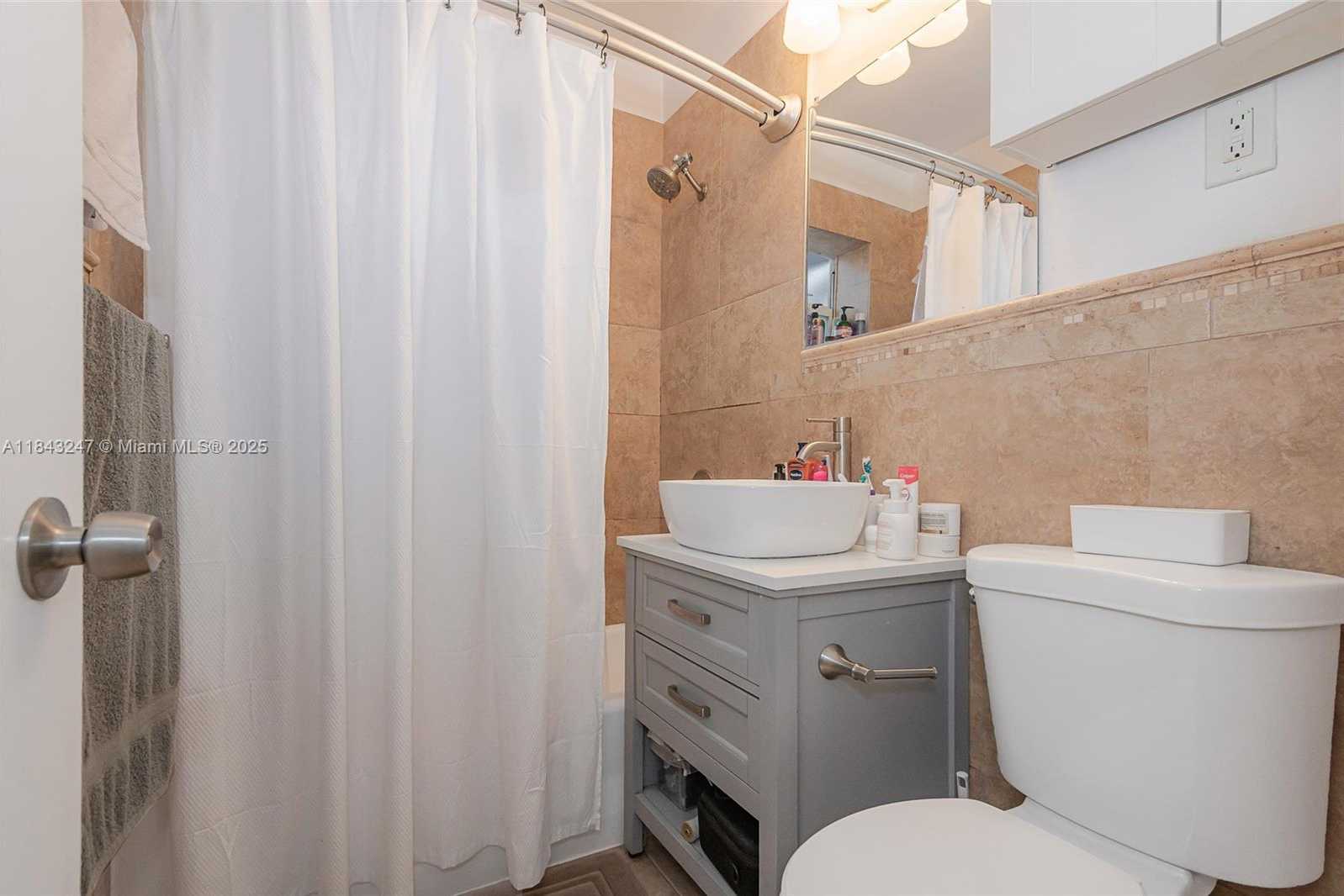 Small Image of 2506 HARDING ST, Hollywood Number 3