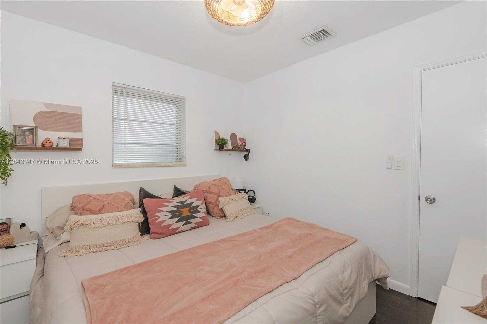 Small Image of 2506 HARDING ST, Hollywood Number 37