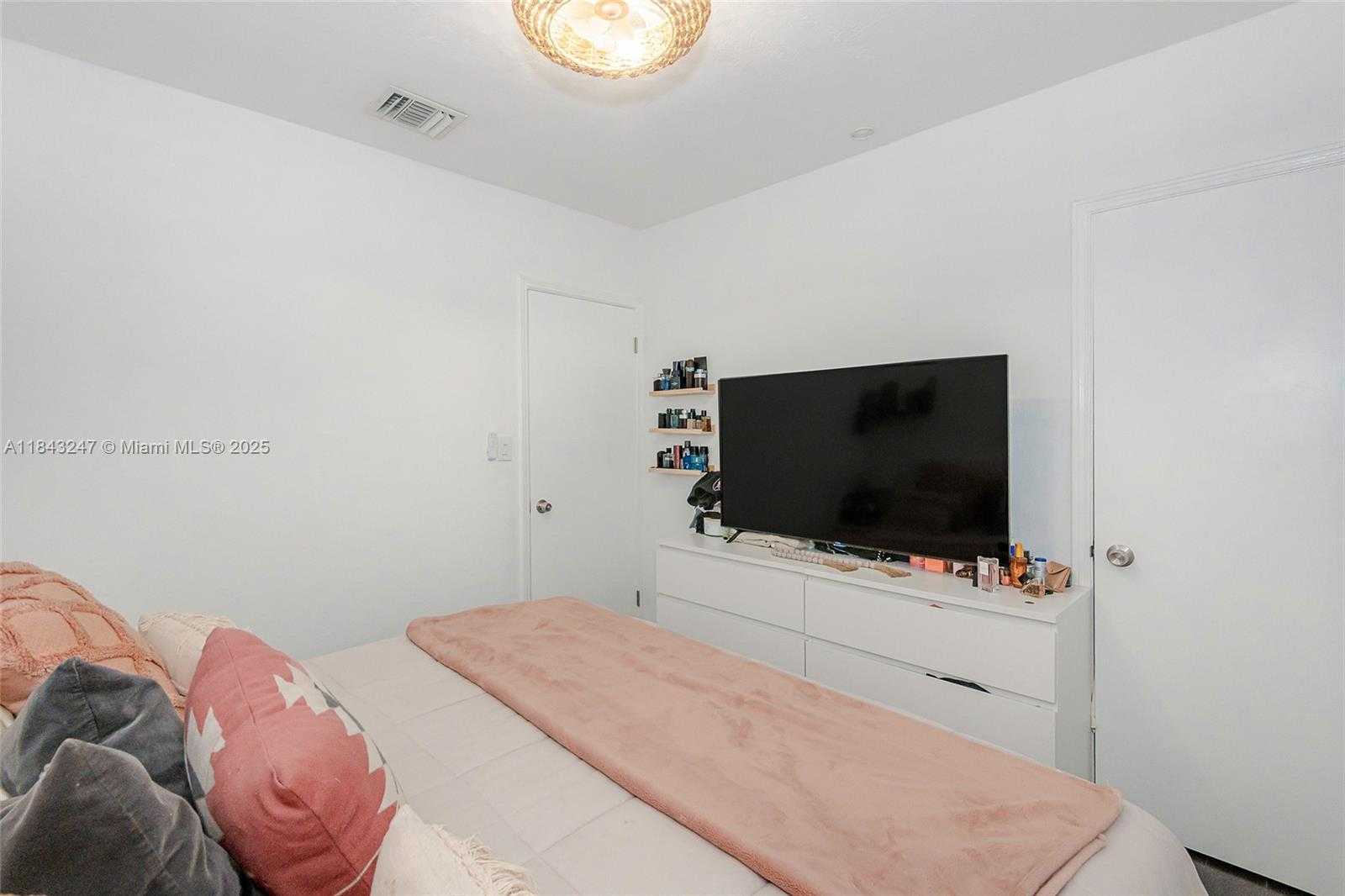 Small Image of 2506 HARDING ST, Hollywood Number 38