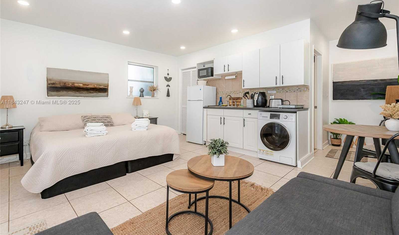 Small Image of 2506 HARDING ST, Hollywood Number 7