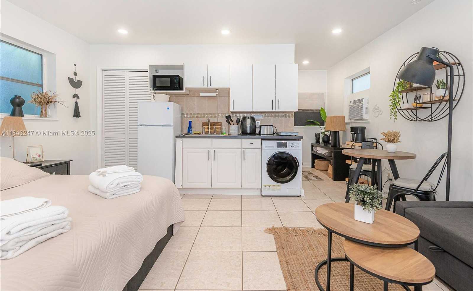 Small Image of 2506 HARDING ST, Hollywood Number 8