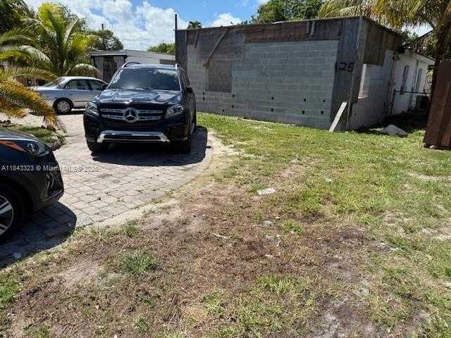Small Image of 125 NORTH WEST 122ND ST, North Miami Number 12