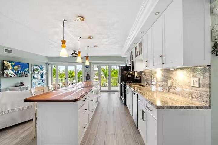 Small Image of 201 WILDWOOD CIR, Key Largo Number 14