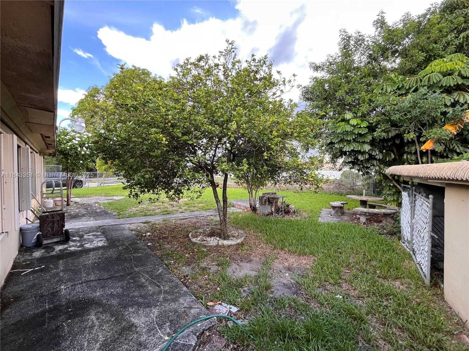 Small Image of 17320 NORTH WEST 47TH AVE, Miami Gardens Number 16