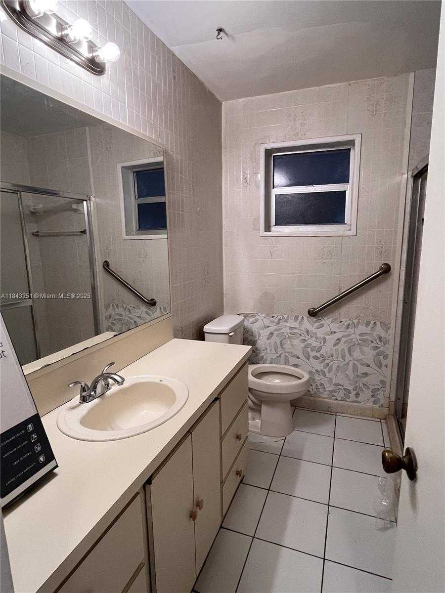 Small Image of 17320 NORTH WEST 47TH AVE, Miami Gardens Number 4