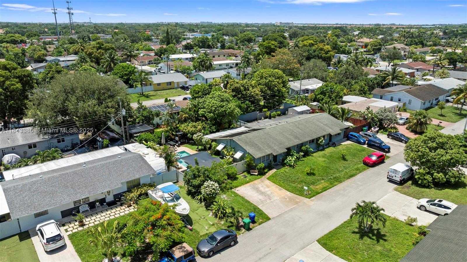 Small Image of 1912 SOUTH WEST 97TH TER, Miramar Number 23