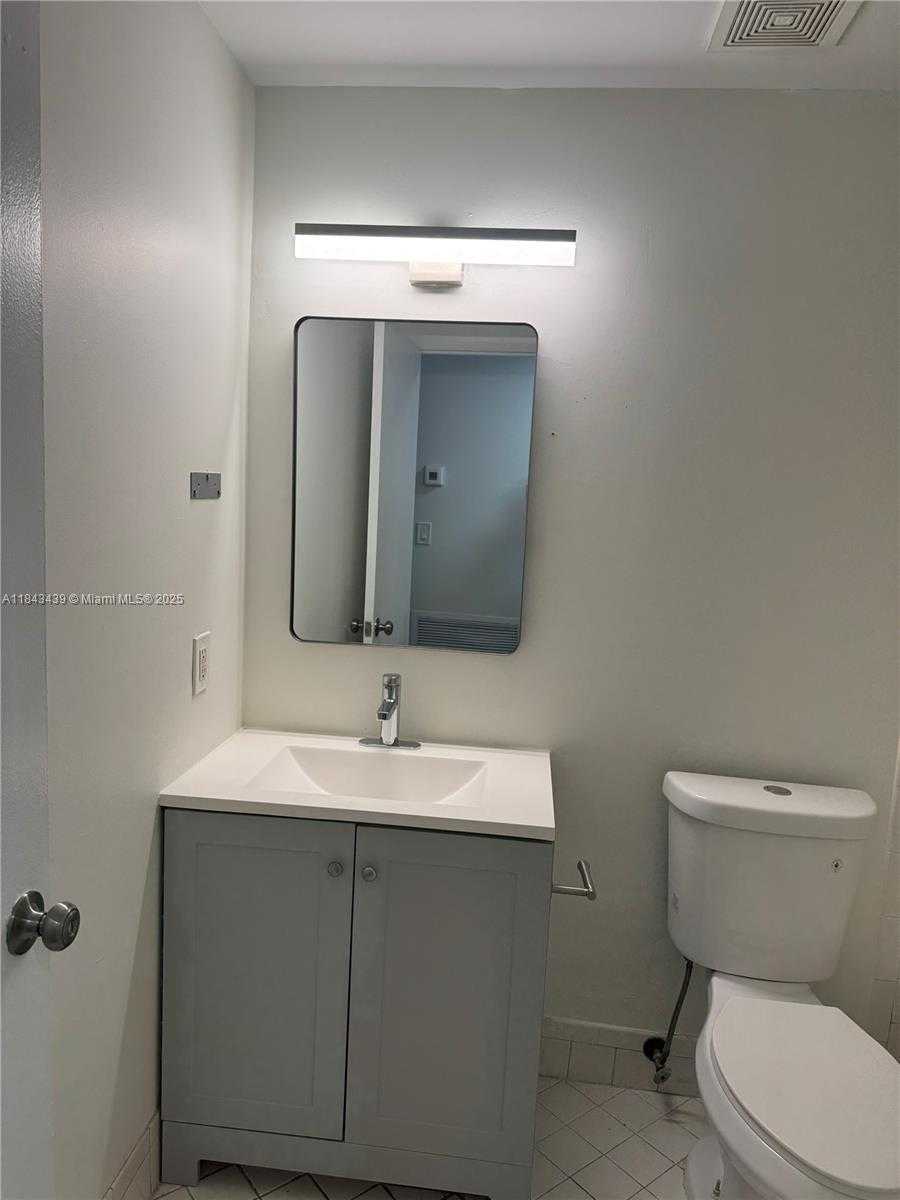 Small Image of 3041 NORTH 74TH AVE, Hollywood Number 15