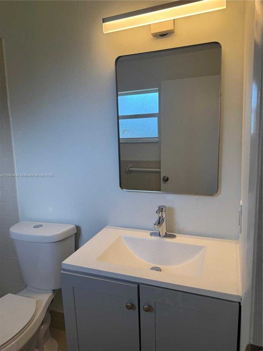Small Image of 3041 NORTH 74TH AVE, Hollywood Number 16