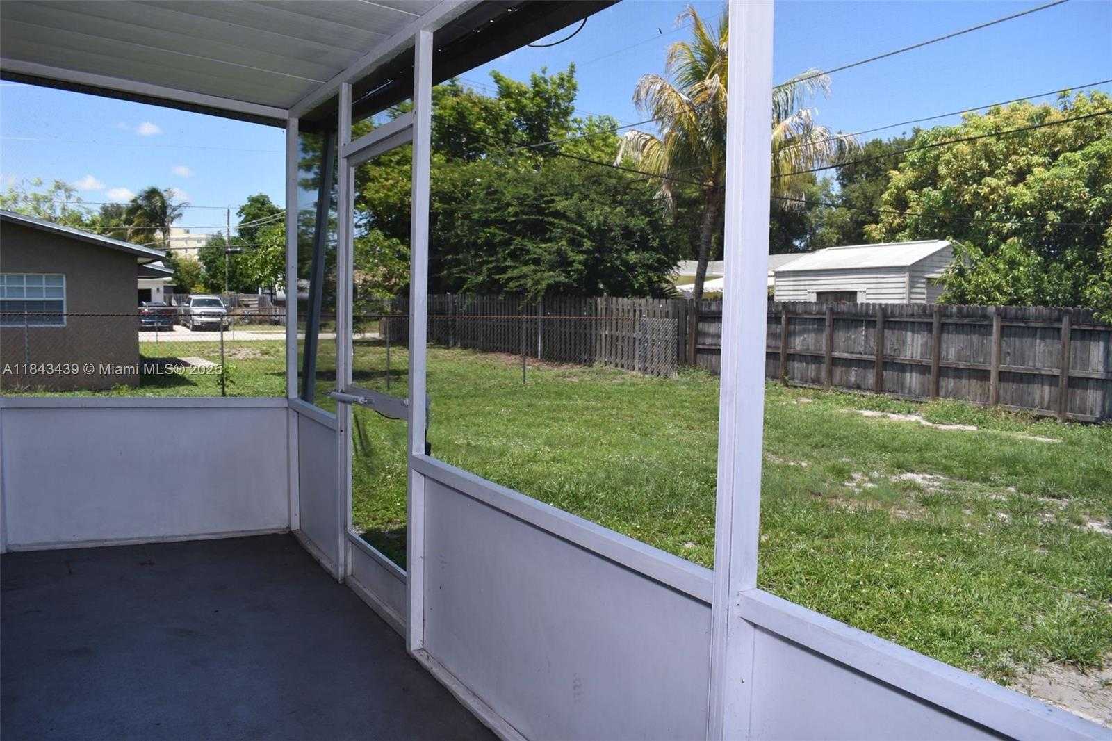 Small Image of 3041 NORTH 74TH AVE, Hollywood Number 23