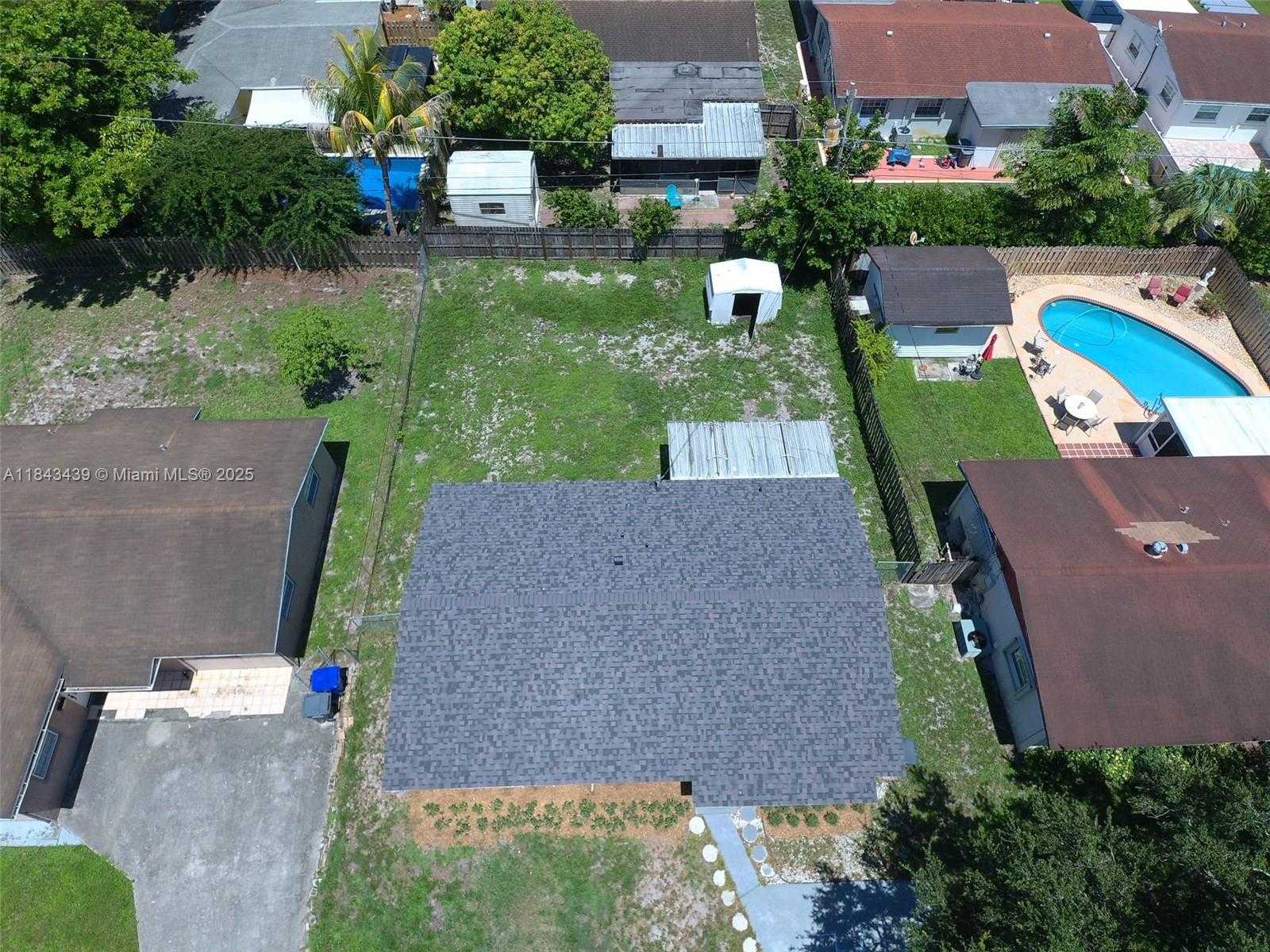 Small Image of 3041 NORTH 74TH AVE, Hollywood Number 39