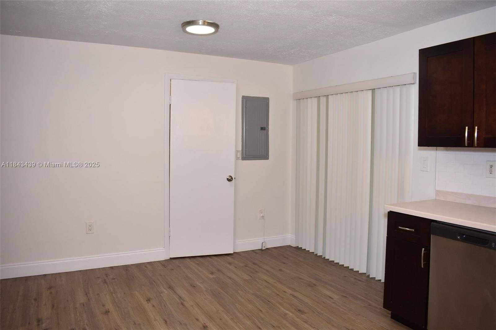 Small Image of 3041 NORTH 74TH AVE, Hollywood Number 4