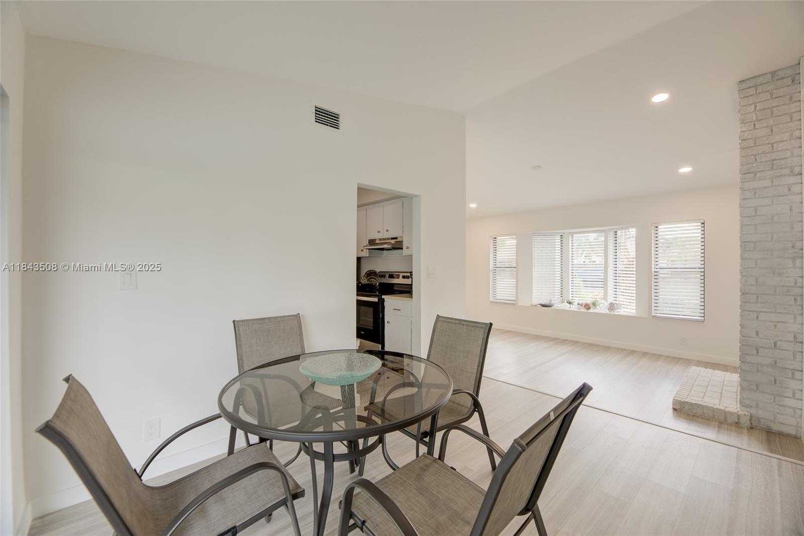 Small Image of 21553 CHIPMUNK LN, Boca Raton Number 12