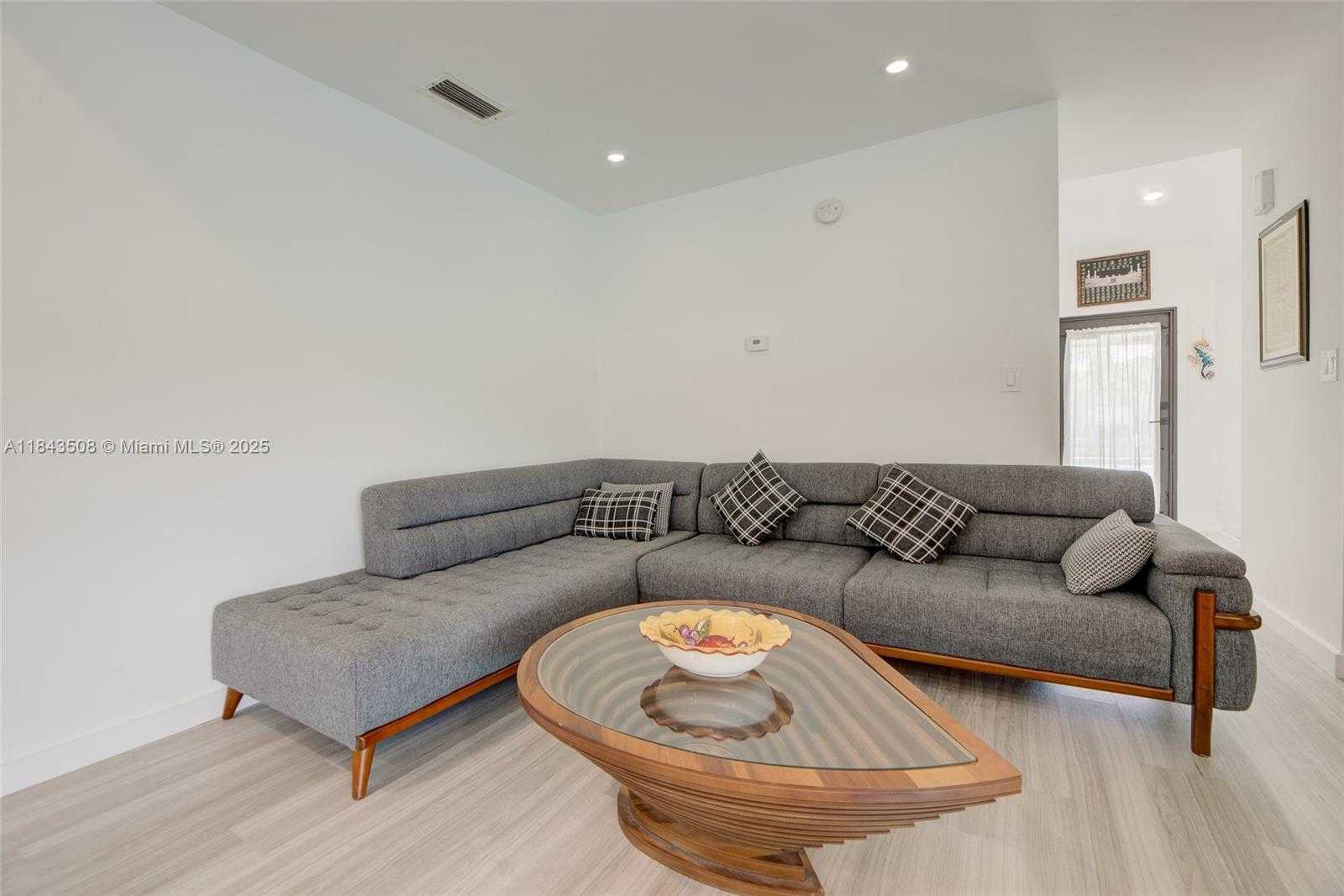Small Image of 21553 CHIPMUNK LN, Boca Raton Number 15