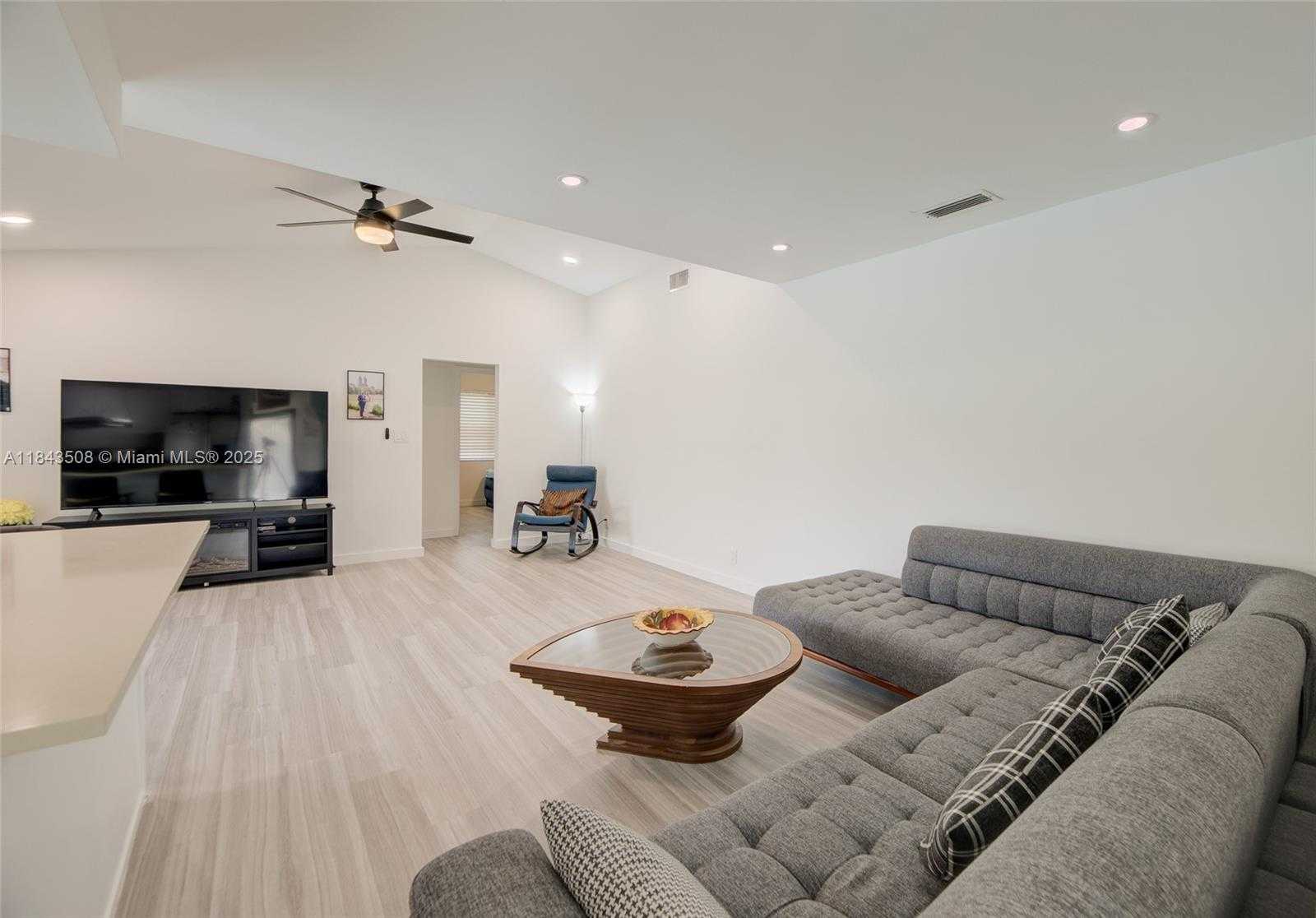 Small Image of 21553 CHIPMUNK LN, Boca Raton Number 16