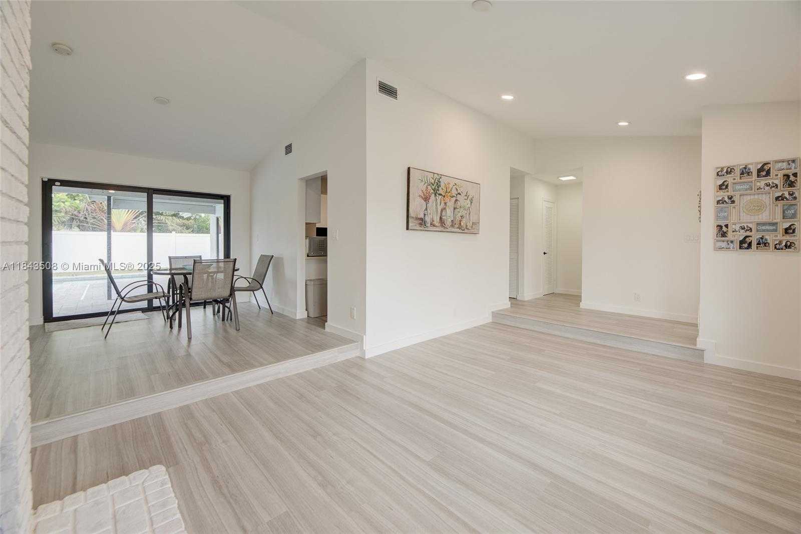 Small Image of 21553 CHIPMUNK LN, Boca Raton Number 7