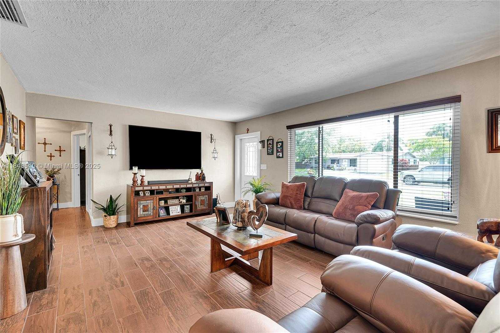 Small Image of 521 NORTH WEST 93RD TER, Pembroke Pines Number 10