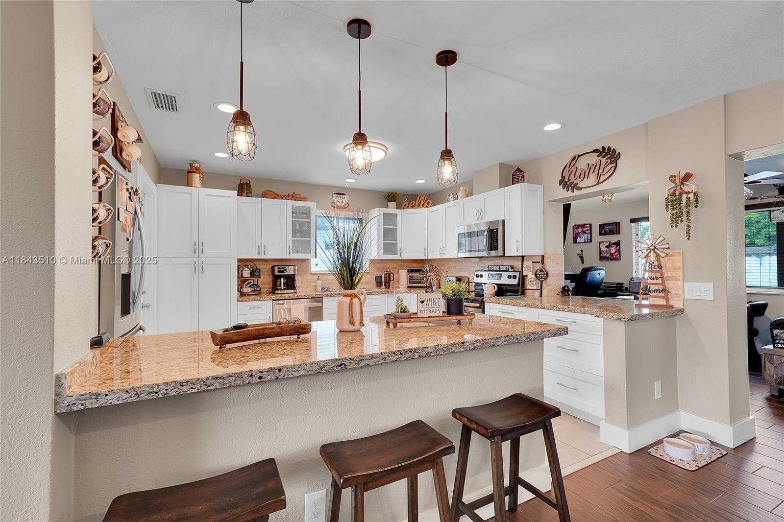 Small Image of 521 NORTH WEST 93RD TER, Pembroke Pines Number 15