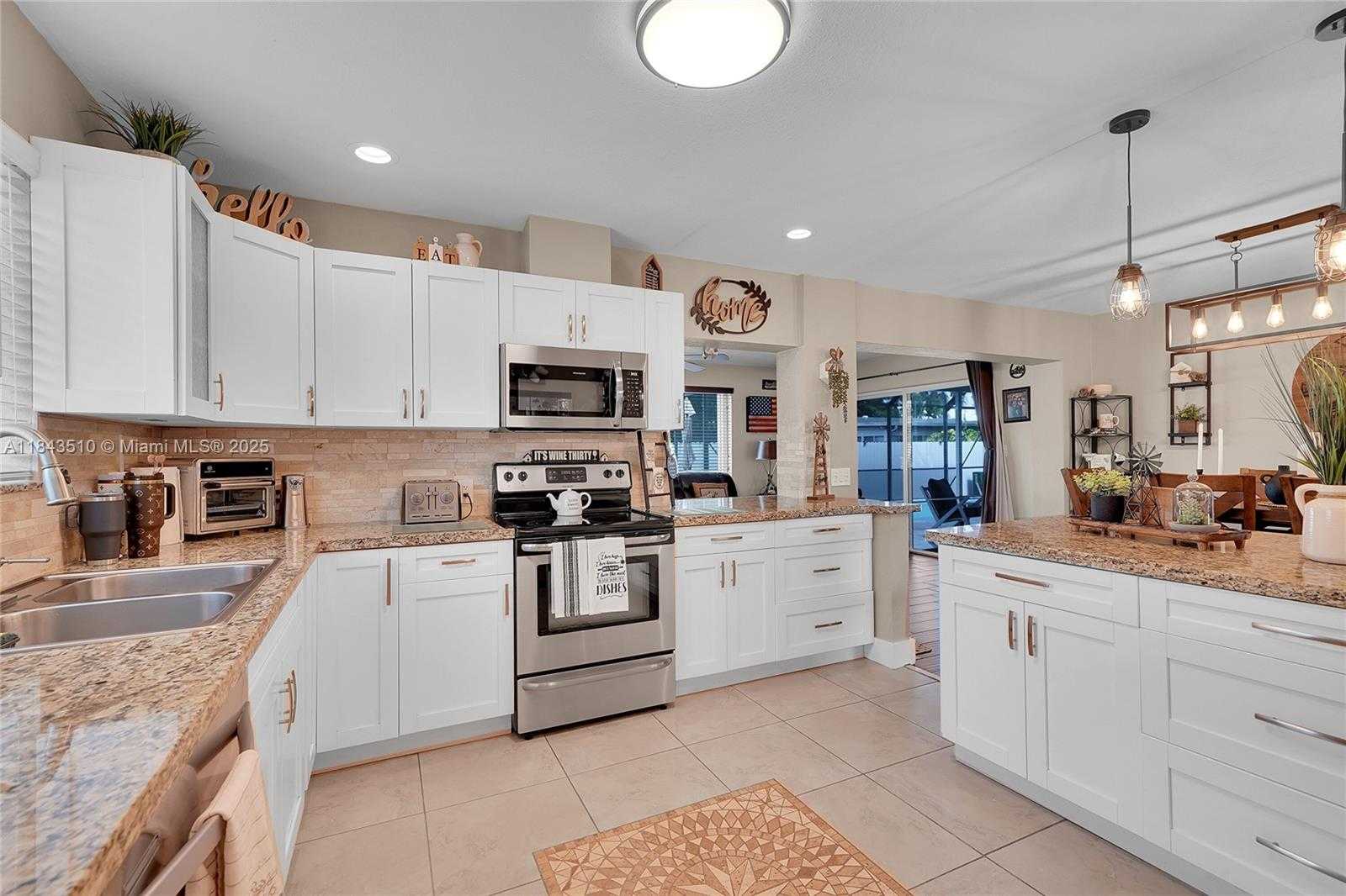 Small Image of 521 NORTH WEST 93RD TER, Pembroke Pines Number 17