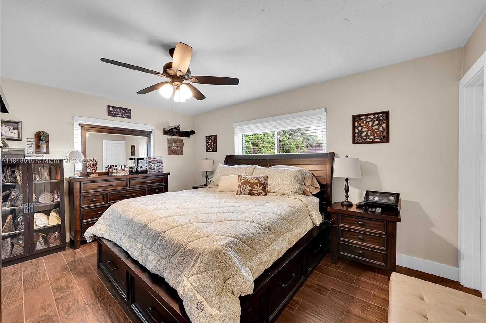 Small Image of 521 NORTH WEST 93RD TER, Pembroke Pines Number 24