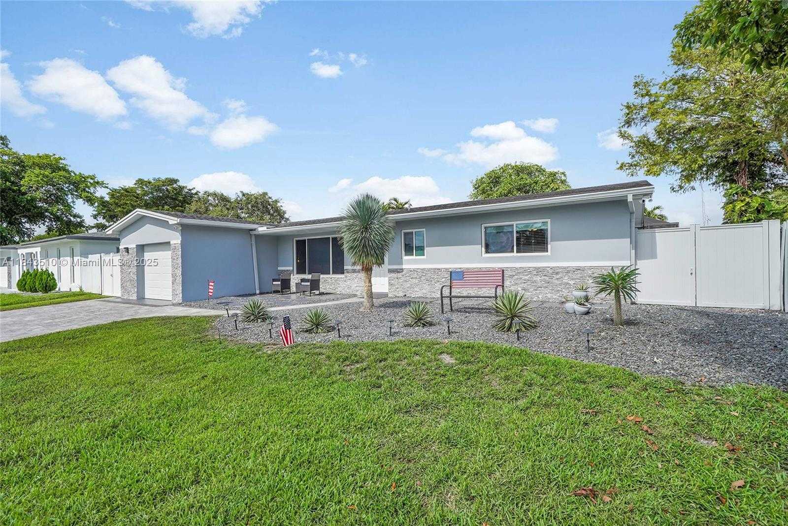 Small Image of 521 NORTH WEST 93RD TER, Pembroke Pines Number 3