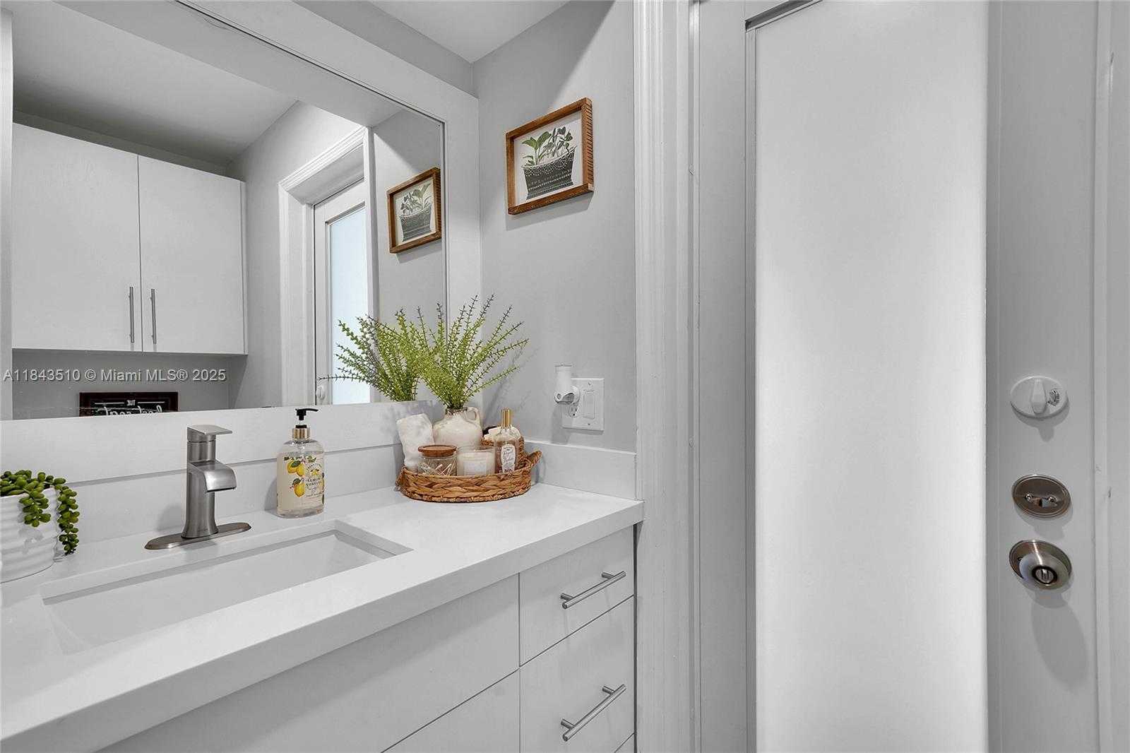 Small Image of 521 NORTH WEST 93RD TER, Pembroke Pines Number 31