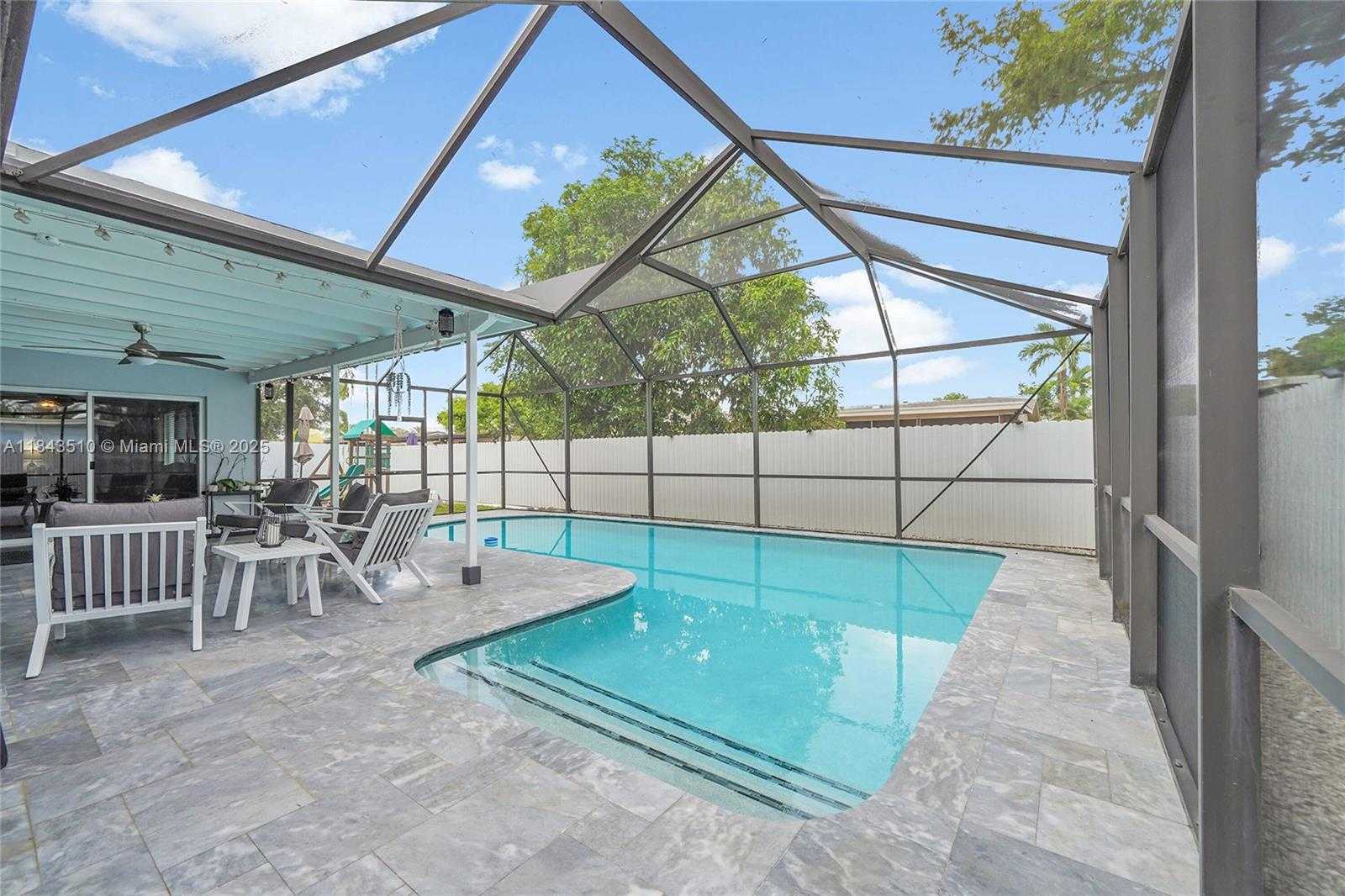 Small Image of 521 NORTH WEST 93RD TER, Pembroke Pines Number 40